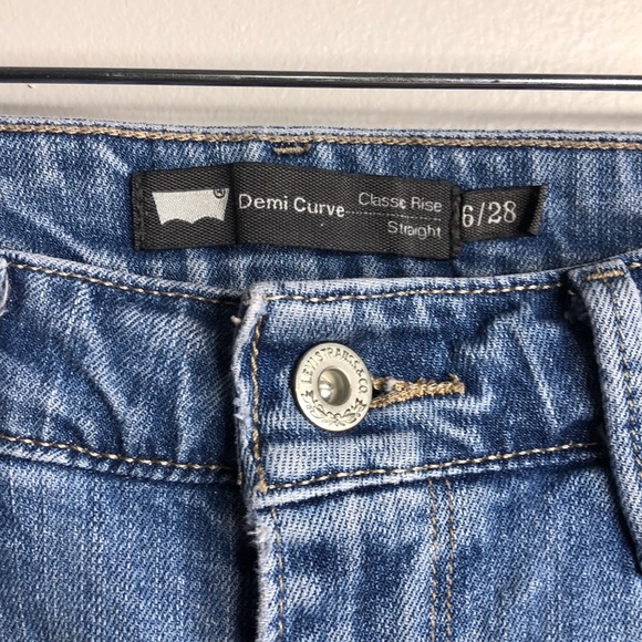 Levi’s Demi Curve Classic Rise Straight Jeans - Picture 2 of 9